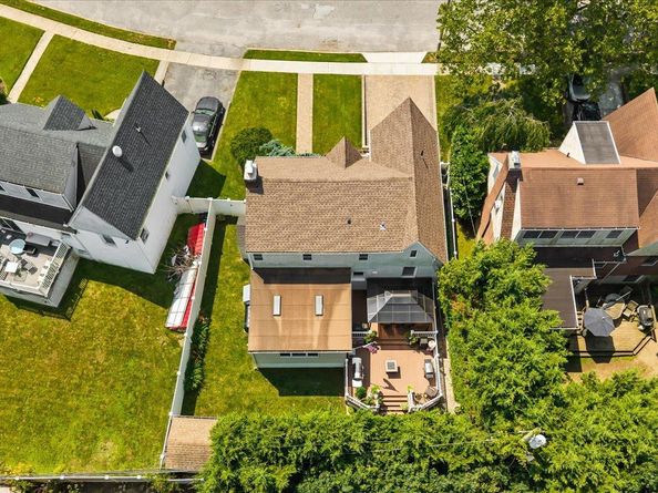17 Acorn Road, East Rockaway NY 11518