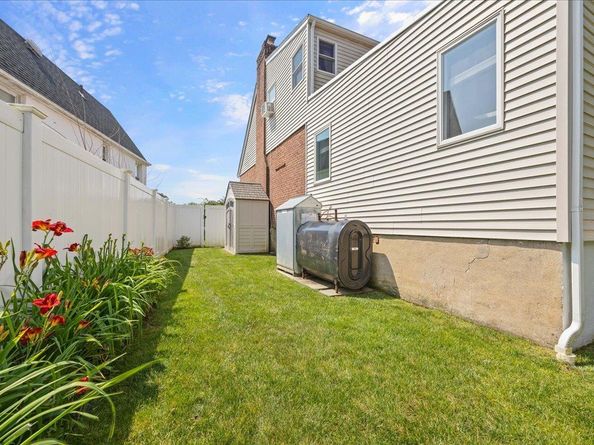 17 Acorn Road, East Rockaway NY 11518