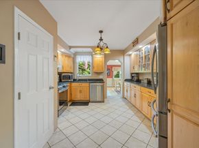 17 Acorn Road, East Rockaway NY 11518