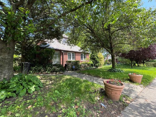 8177 Utopia Pkwy, Jamaica Estates NY 11432