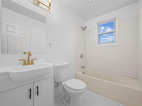 6 Stewart Place, Yonkers NY 10701