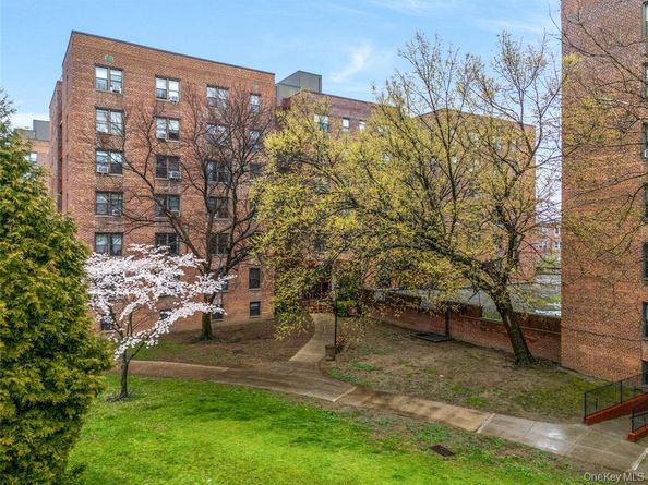 15040 71st Avenue 6C, Kew Garden Hills NY 11367