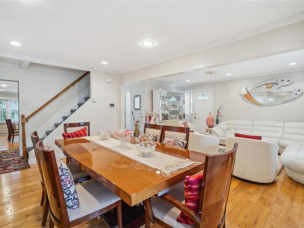 62 Bretton Road, New Hyde Park NY 11040