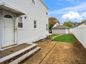 62 Bretton Road, New Hyde Park NY 11040