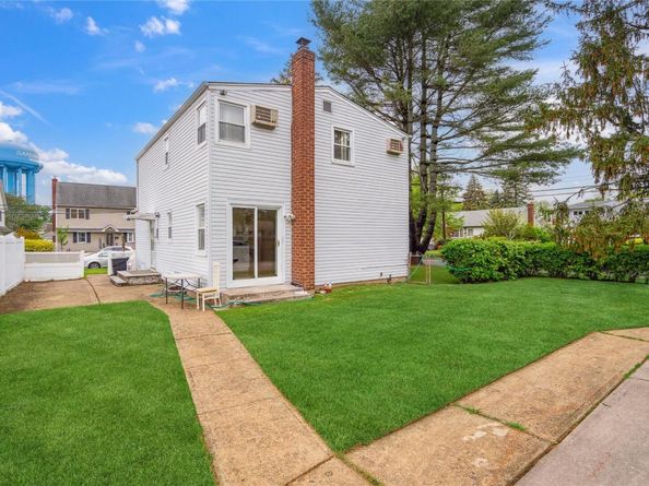 62 Bretton Road, New Hyde Park NY 11040