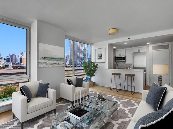 635 W 42nd Street 7A, New York (Manhattan) NY 10036