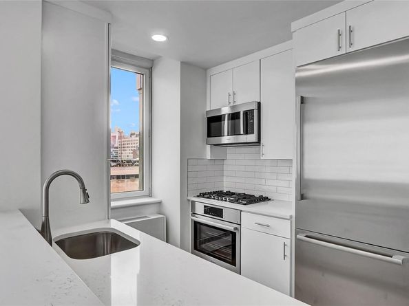 635 W 42nd Street 7A, New York (Manhattan) NY 10036