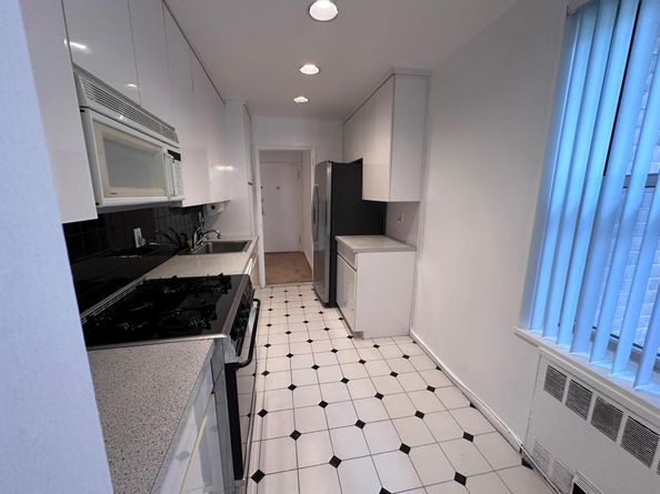209-25 18th Avenue 1C, Bayside NY 11360