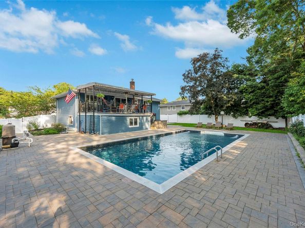 15 Fairway Drive, Old Bethpage NY 11804