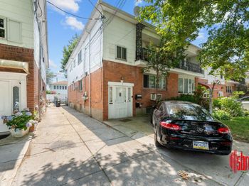 2725 E 65th Street