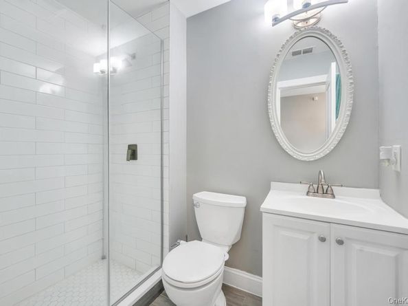 25 Hitching Post Lane, Glen Cove NY 11542