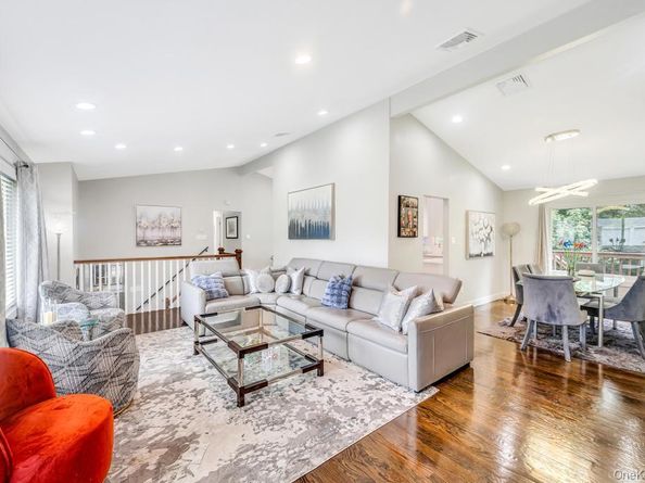 25 Hitching Post Lane, Glen Cove NY 11542