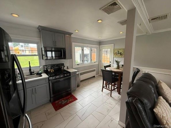 94 Indian Head Road, Kings Park NY 11754