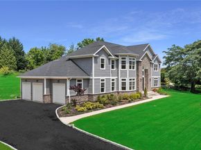 28 Meadow Glen Road, Northport NY 11768