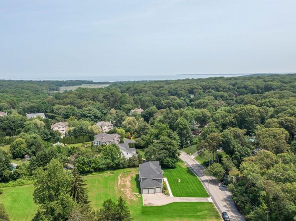 28 Meadow Glen Road, Northport NY 11768