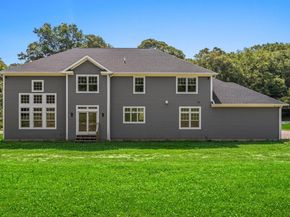 28 Meadow Glen Road, Northport NY 11768