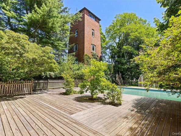 880 W Mill Road, Mattituck NY 11952