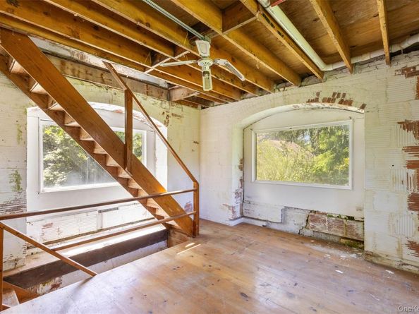 880 W Mill Road, Mattituck NY 11952