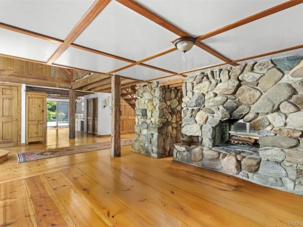 880 W Mill Road, Mattituck NY 11952