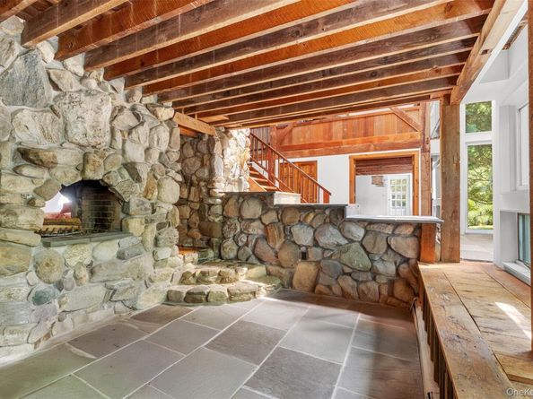 880 W Mill Road, Mattituck NY 11952
