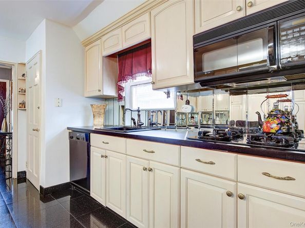 7126 170th Street, Fresh Meadows NY 11365