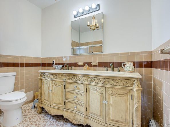 7126 170th Street, Fresh Meadows NY 11365