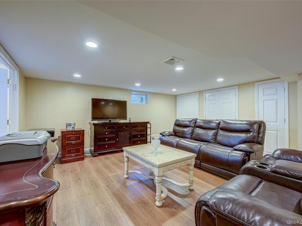 7126 170th Street, Fresh Meadows NY 11365