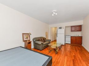 15 Canterbury Road C11, Great Neck NY 11021