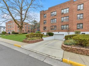 15 Canterbury Road C11, Great Neck NY 11021