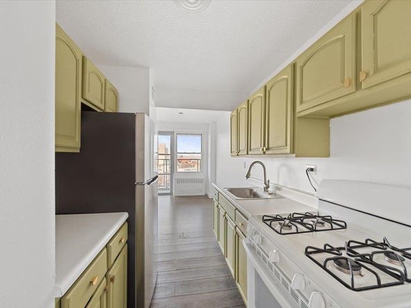 2550 Olinville Avenue 8H, Bronx NY 10467