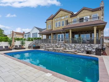 319 Harbor Drive