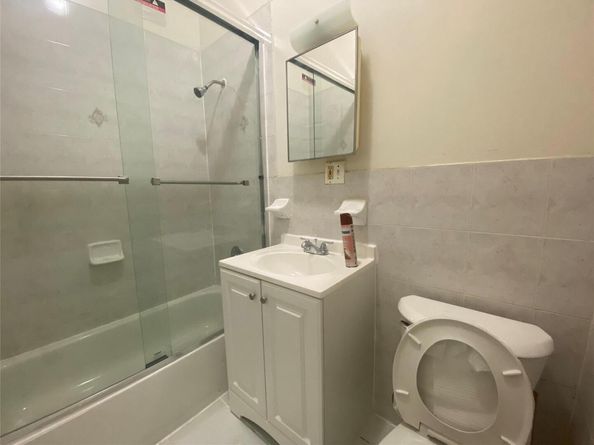 875 elsmere Place, Bronx NY 10460