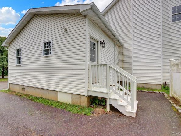 84 Robinson Avenue, Medford NY 11763