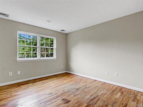 84 Robinson Avenue, Medford NY 11763