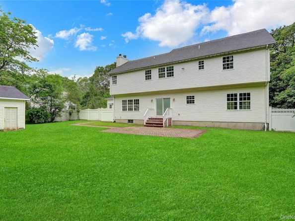 84 Robinson Avenue, Medford NY 11763