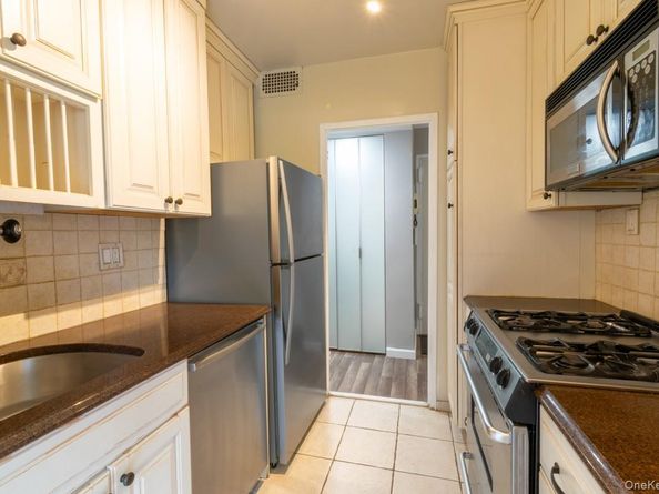 240 Garth Road 2G2, Scarsdale NY 10583