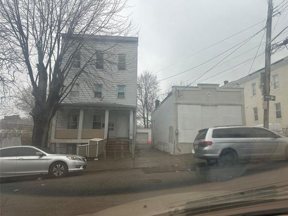 17 Chestnut Street, Yonkers NY 10701