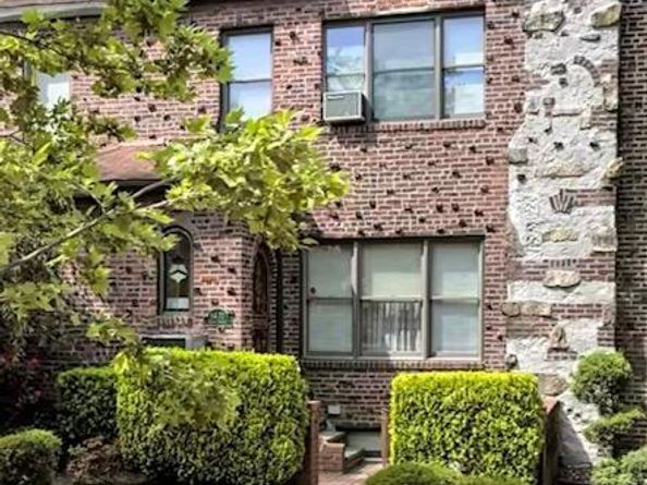 6472 84th Street, Middle Village NY 11379