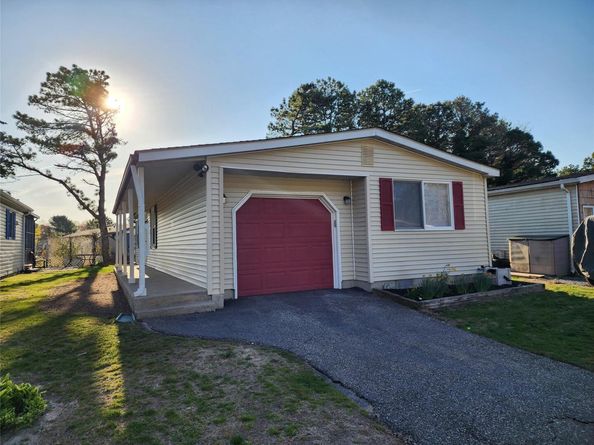 132 Village Circle W, Manorville NY 11949