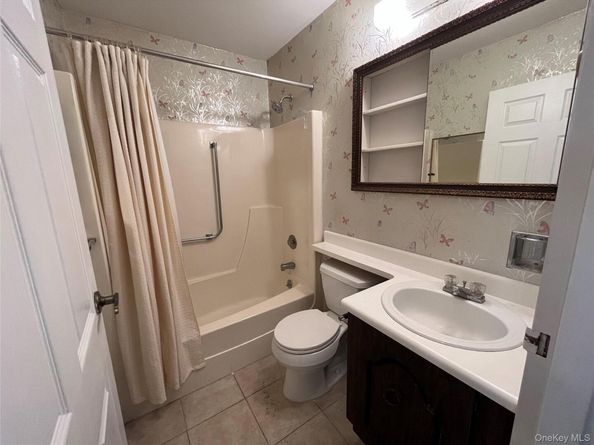 46 Freedom Lane, Coram NY 11727