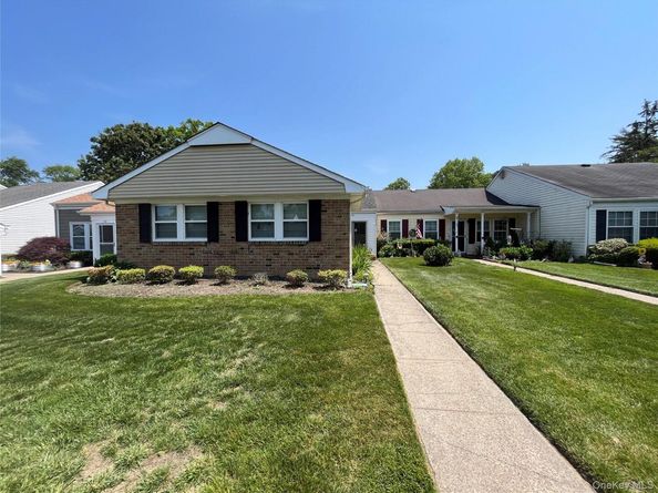 46 Freedom Lane, Coram NY 11727