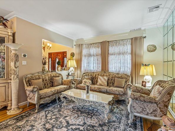 264-47 Grand Central Parkway, Flushing NY 11362