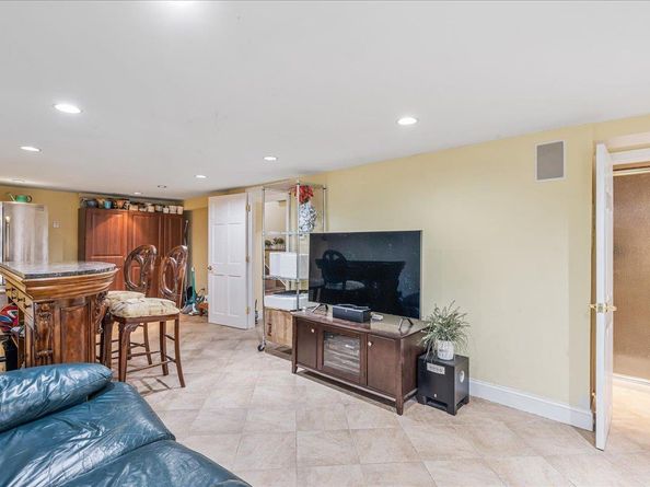 264-47 Grand Central Parkway, Flushing NY 11362