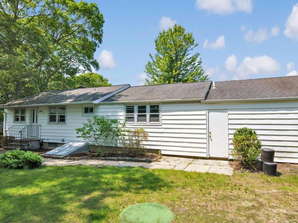 4 Holiday Court, Hampton Bays NY 11946
