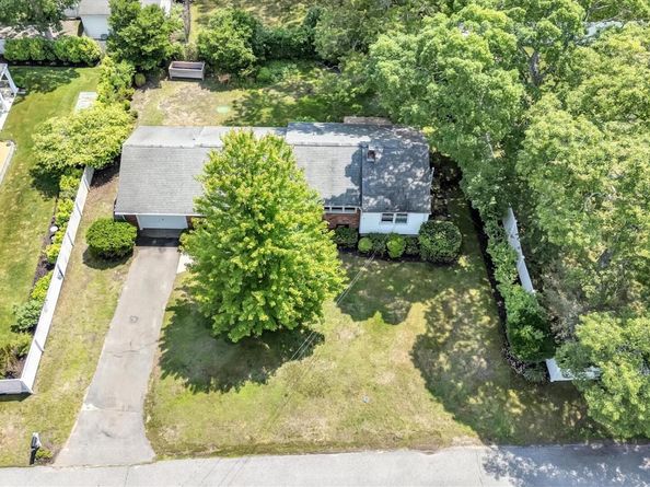 4 Holiday Court, Hampton Bays NY 11946