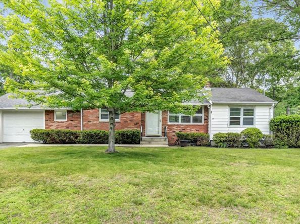 4 Holiday Court, Hampton Bays NY 11946