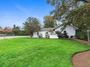 22 Bayfield Lane, Westhampton Beach NY 11978
