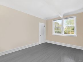 22 Bayfield Lane, Westhampton Beach NY 11978