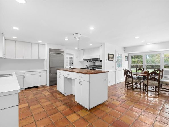 22 Bayfield Lane, Westhampton Beach NY 11978