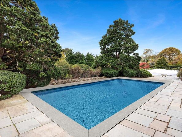 22 Bayfield Lane, Westhampton Beach NY 11978